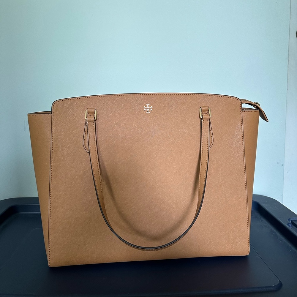 TORY BURCH EMERSON TOP ZIP TOTE // LARGE // CARDAMOM